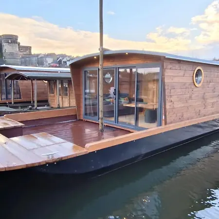 La Toue Vent D'anjou - Bateau Traditionnel De La Loire Ботель