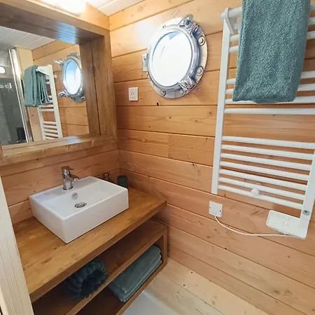 La Toue Vent D'anjou - Bateau Traditionnel De La Loire Ботель