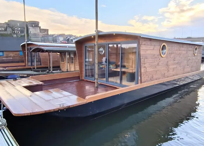 La Toue Vent D'anjou - Bateau Traditionnel De La Loire Ботель