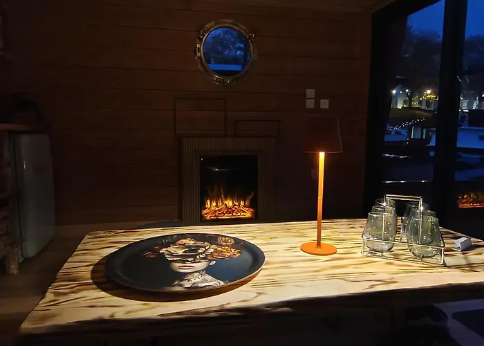La Toue Vent D'anjou - Bateau Traditionnel De La Loire Tekne Angers