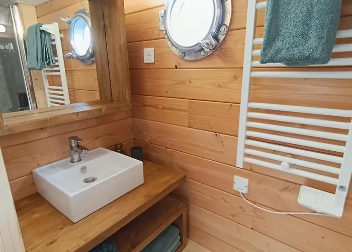 La Toue Vent D'anjou - Bateau Traditionnel De La Loire Ботель